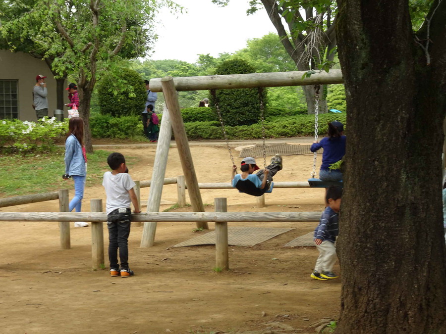 子供を遊ばせる